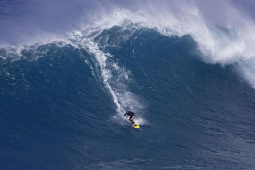 Andreas first ride at Jaws : photo courtesy Mauisurfergirls.com 